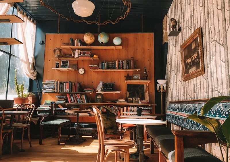 Trang trí tường quán cà phê phong cách Vintage